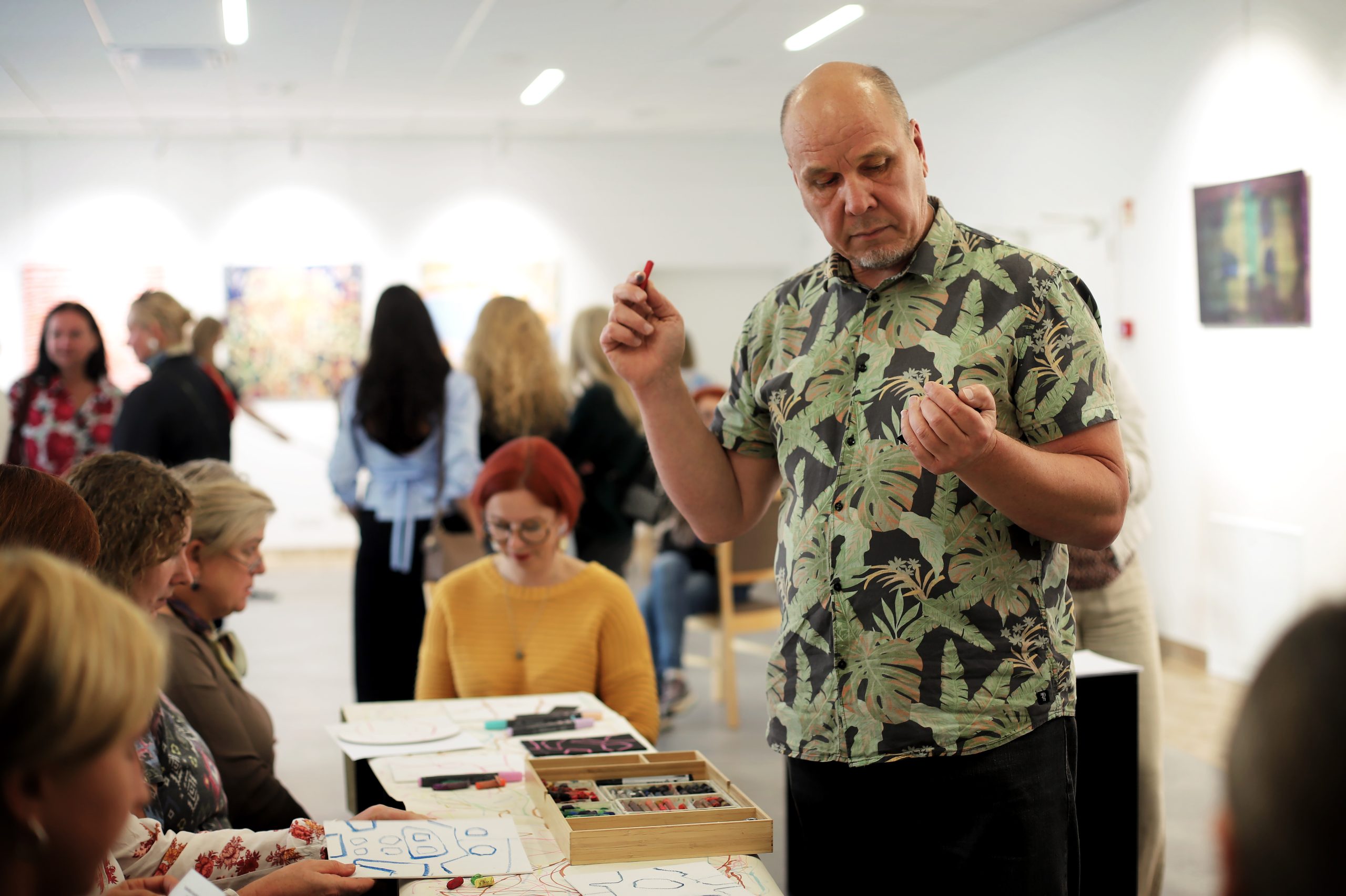 Ugnius Motiejūnas leading the drawing activity